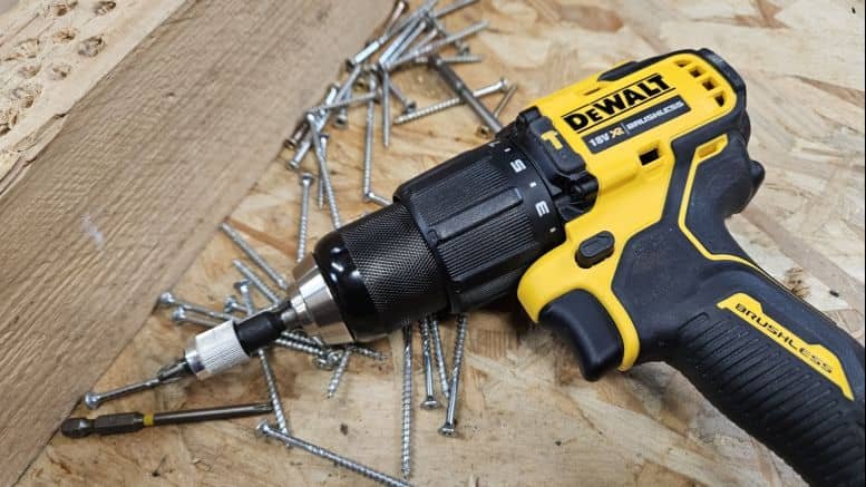perceuse à percussion Dewalt DCD709