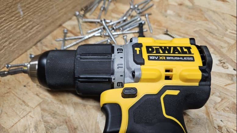 perceuse à percussion Dewalt DCD805