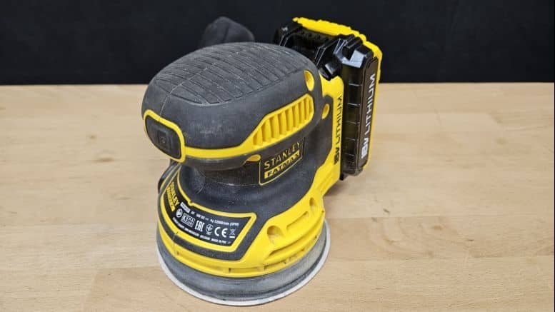 ponceuse excentrique Stanley FMCW220