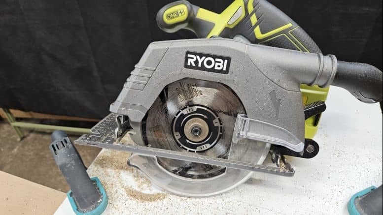 scie circulaire Ryobi R18CS