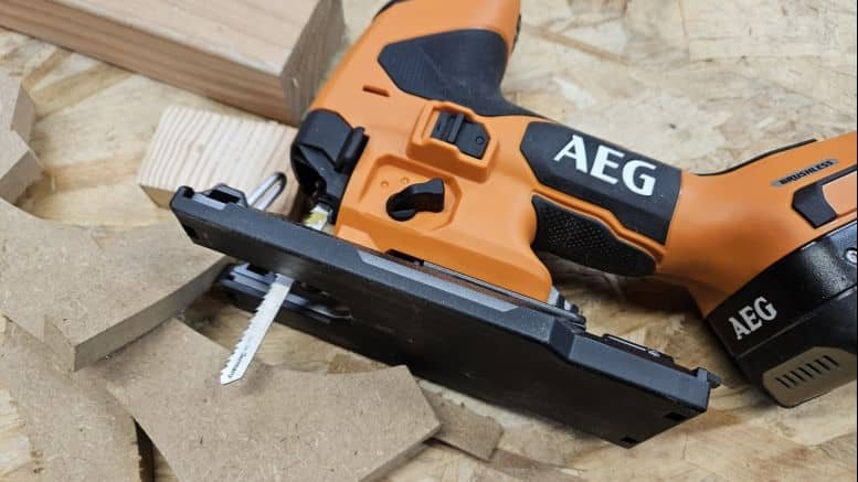 scie sauteuse AEG BST18BSBL