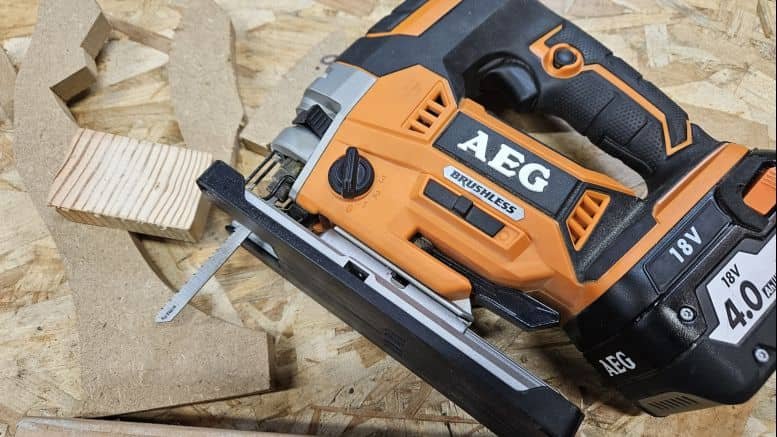 scie sauteuse AEG BST18LBX