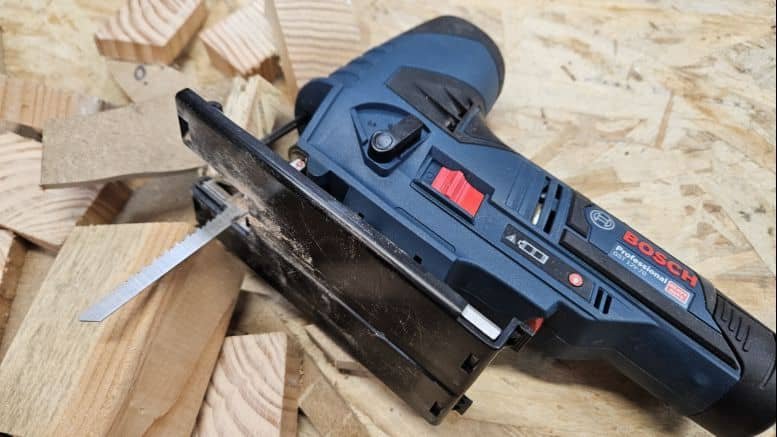 scie sauteuse Bosch Pro GST 12V70