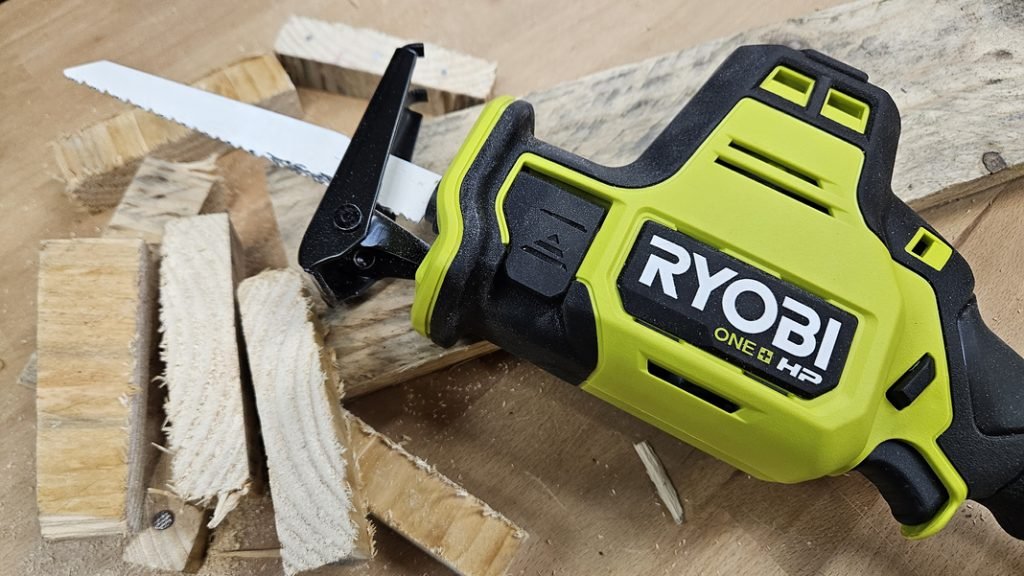 mini scie sabre Ryobi RRS18C