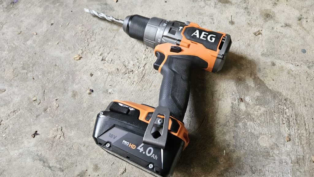 perceuse visseuse à percussion AEG BSB18C3BL