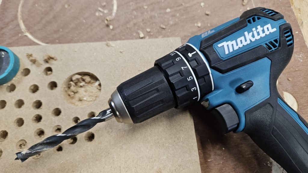 perceuse visseuse à percussion Makita DHP485Z