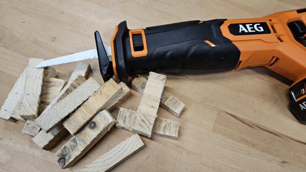 scie sabre AEG BUS 18C2-0