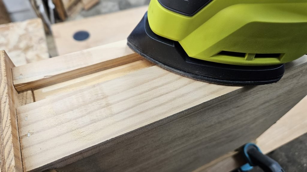 ponceuse triangulaire Ryobi RPS 18-0